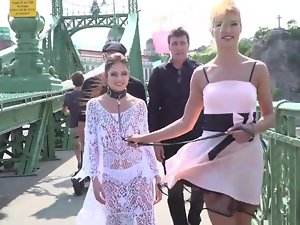 wanita muda dipermalukan di depan umum dan kacau
